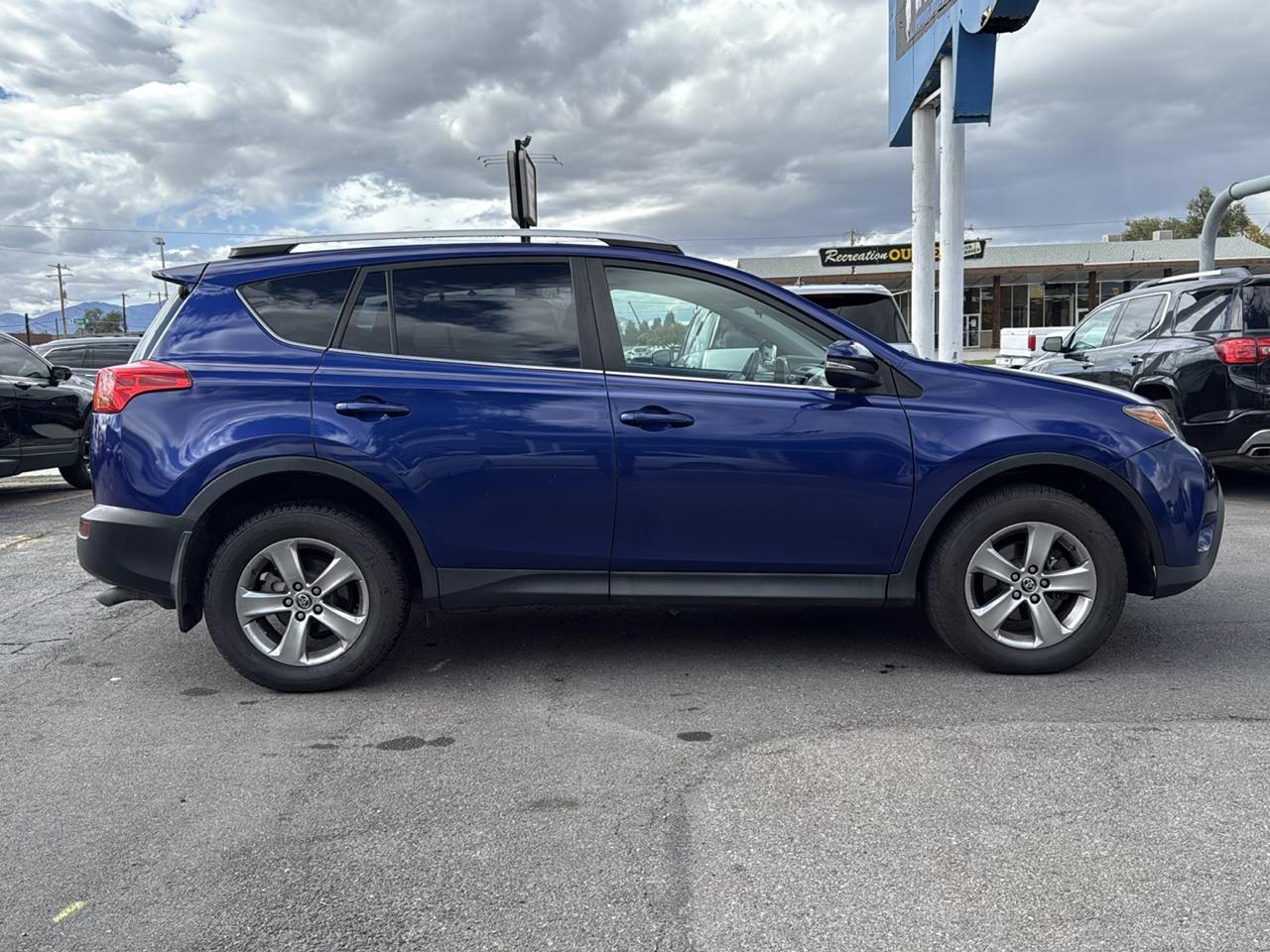 Toyota RAV4 AWD 4dr XLE (Natl) 2015