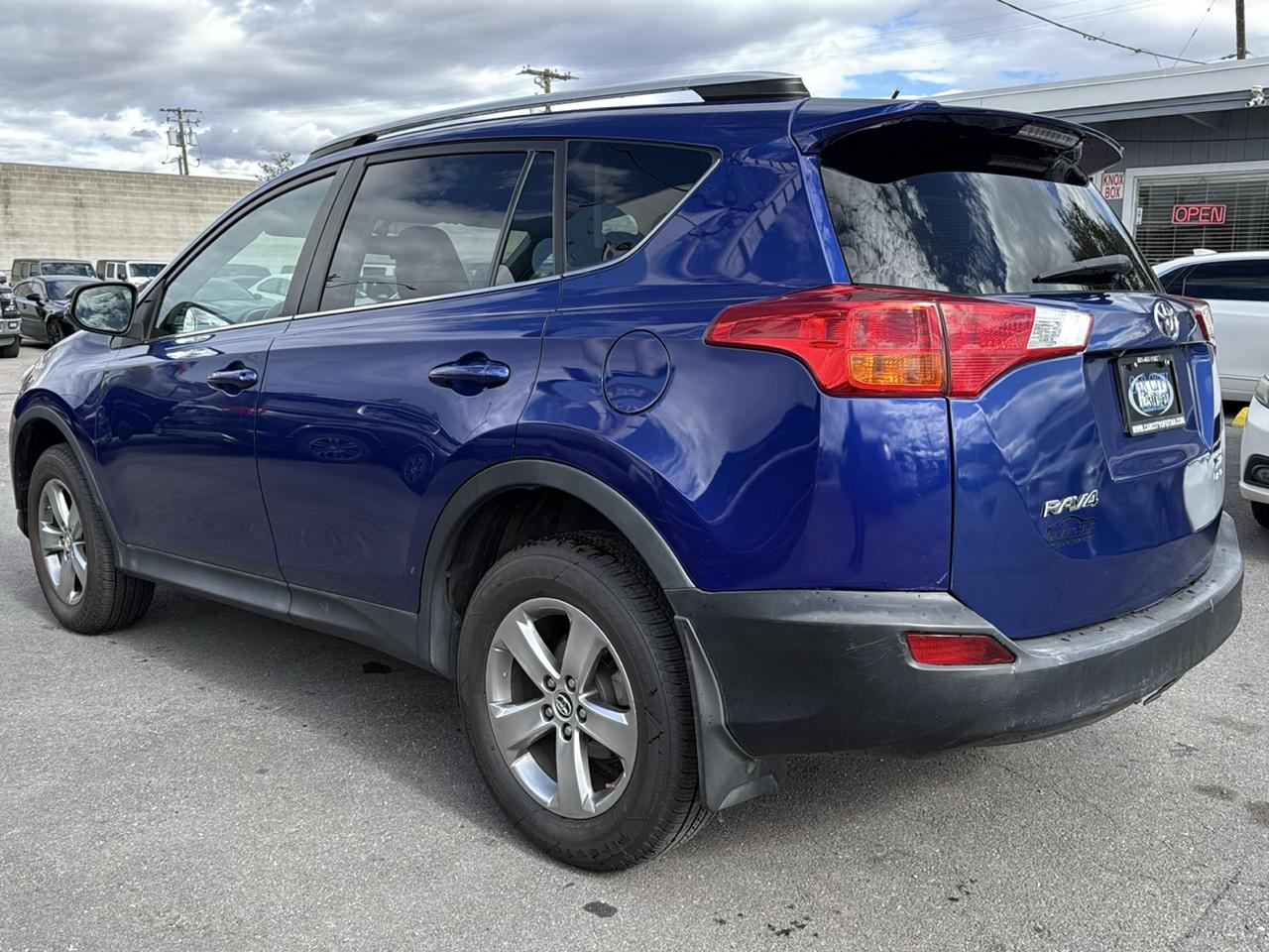 Toyota RAV4 AWD 4dr XLE (Natl) 2015