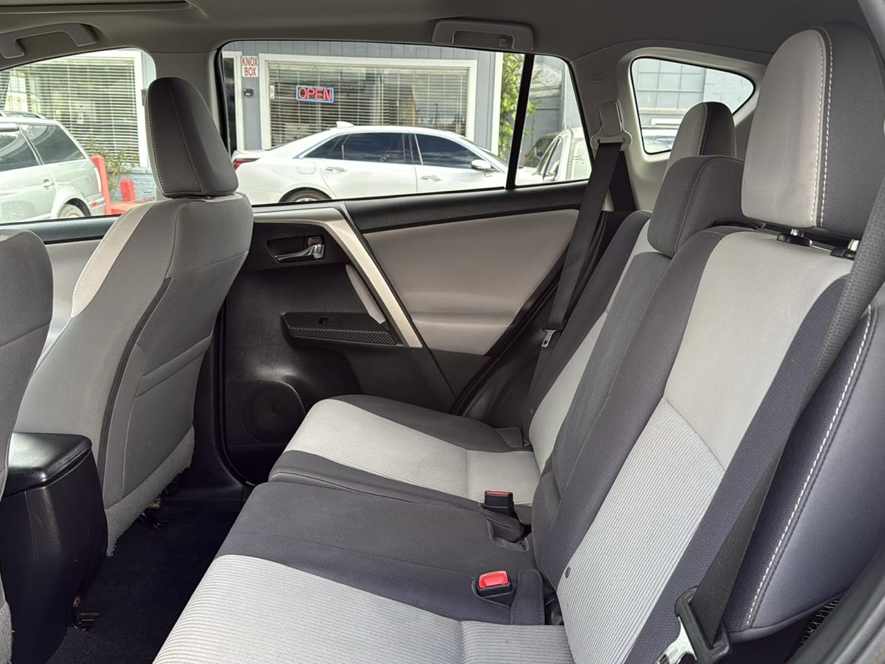 Toyota RAV4 AWD 4dr XLE (Natl) 2015