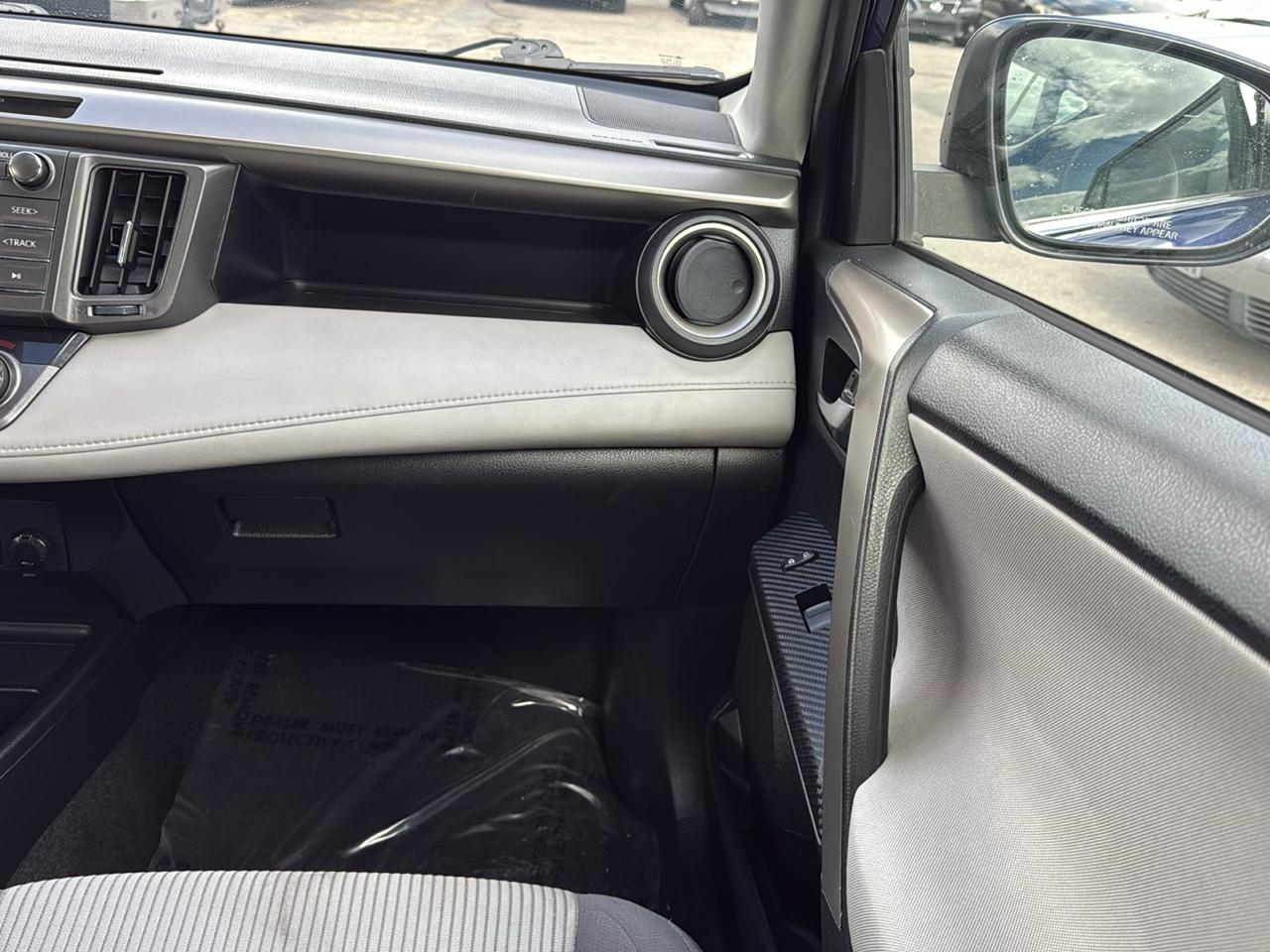 Toyota RAV4 AWD 4dr XLE (Natl) 2015