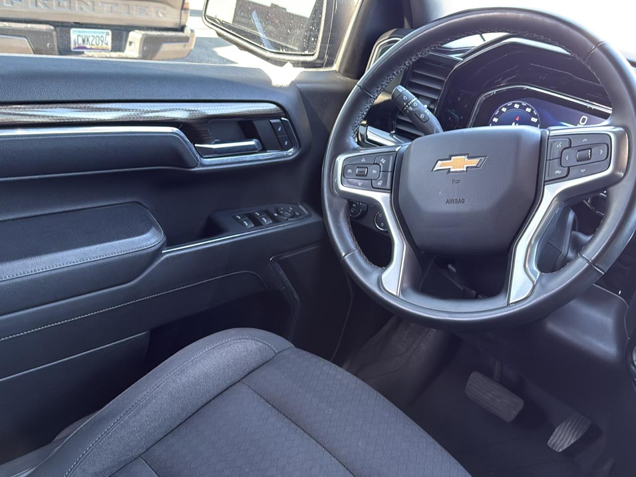 Chevrolet Silverado 1500 4WD Crew Cab 157" LT 2023