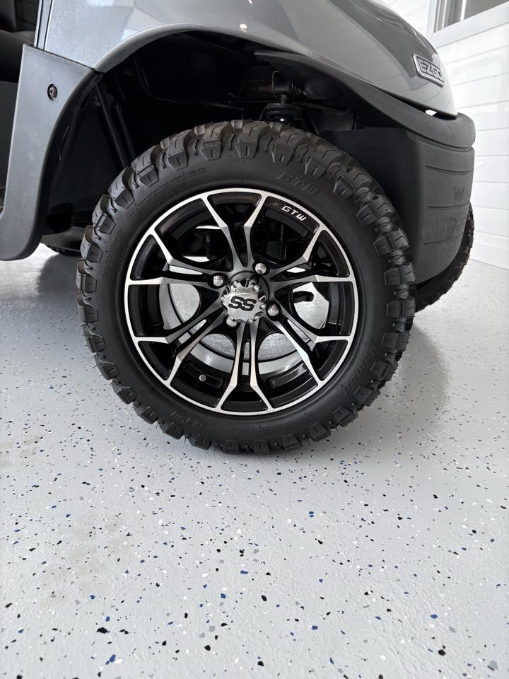 EZGO RXV  2023