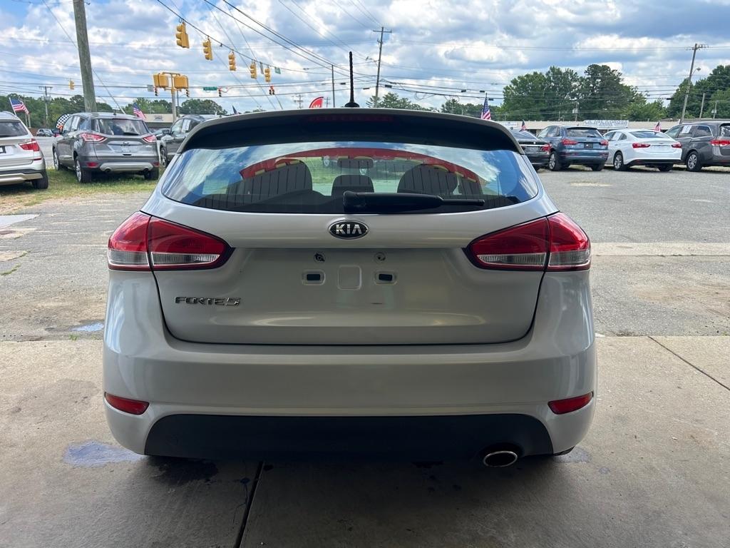 Kia Forte 5-Door LX 2016