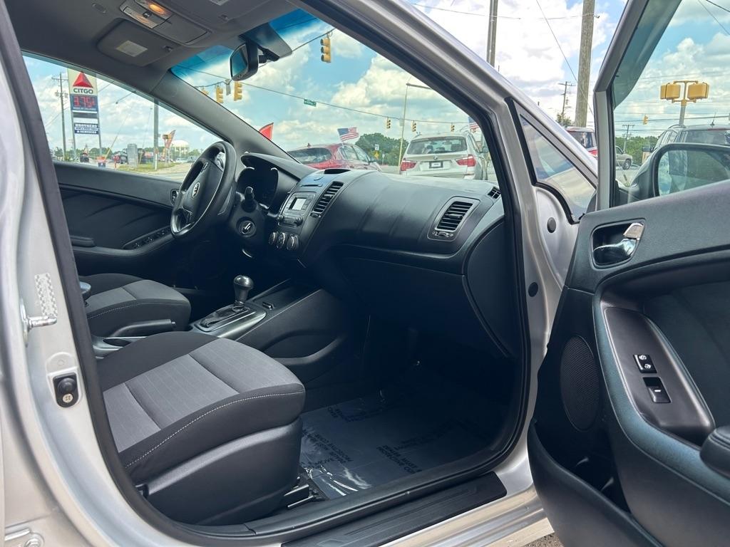 Kia Forte 5-Door LX 2016