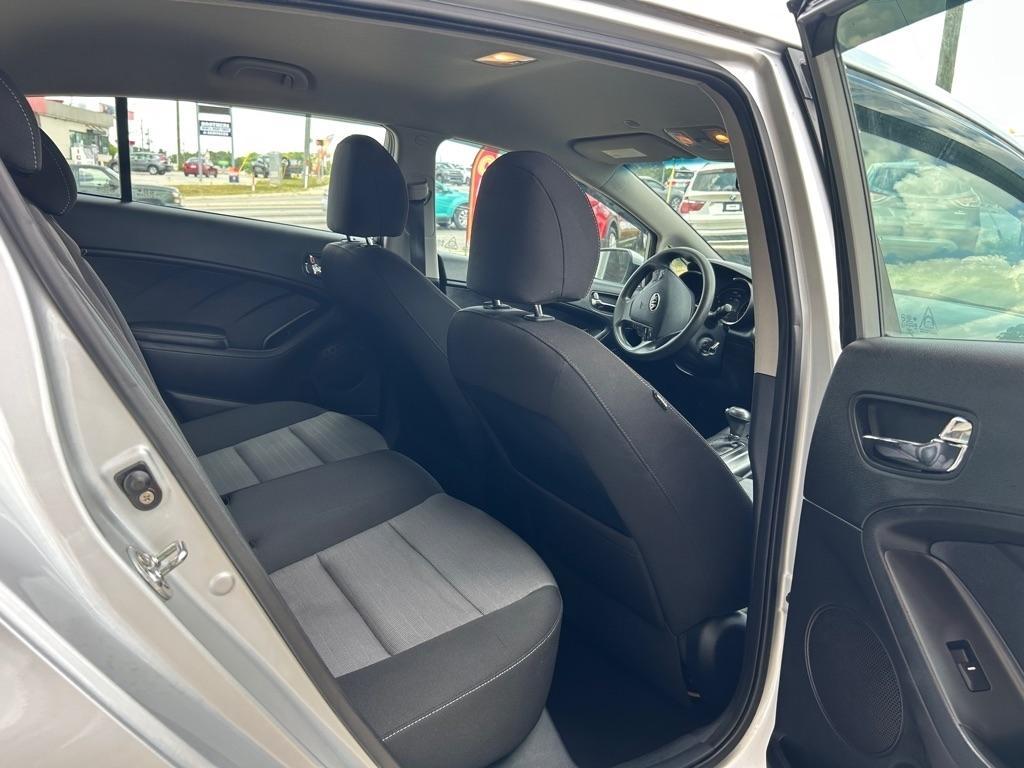 Kia Forte 5-Door LX 2016