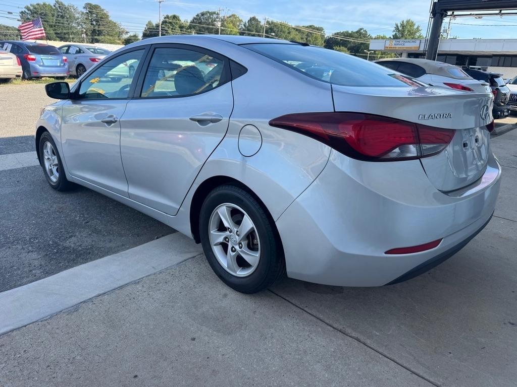 Hyundai Elantra SE 6AT 2015