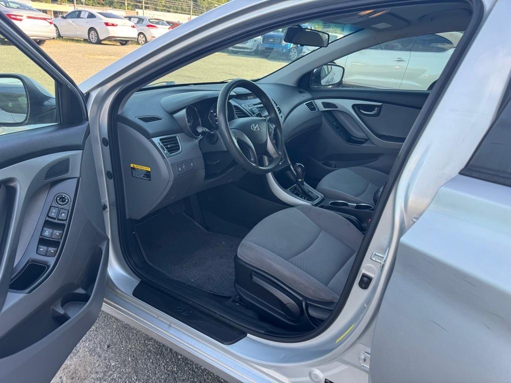 Hyundai Elantra SE 6AT 2015