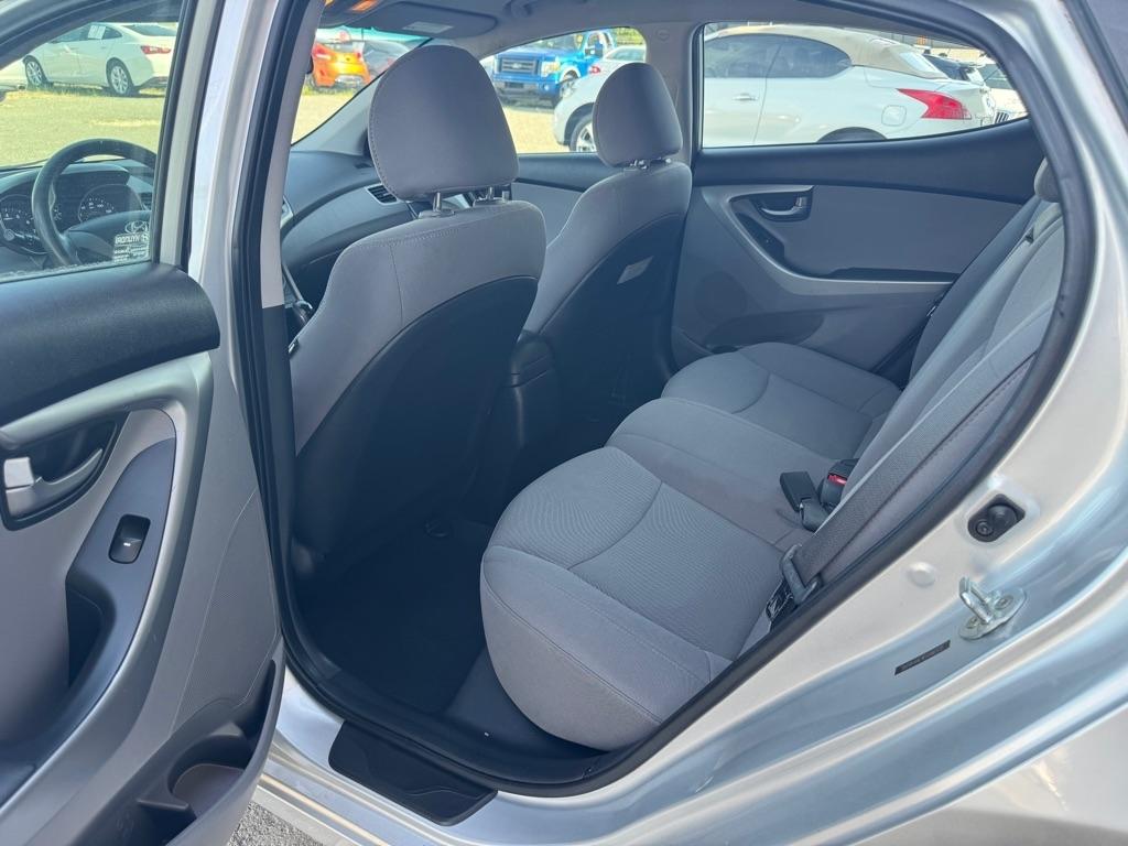 Hyundai Elantra SE 6AT 2015