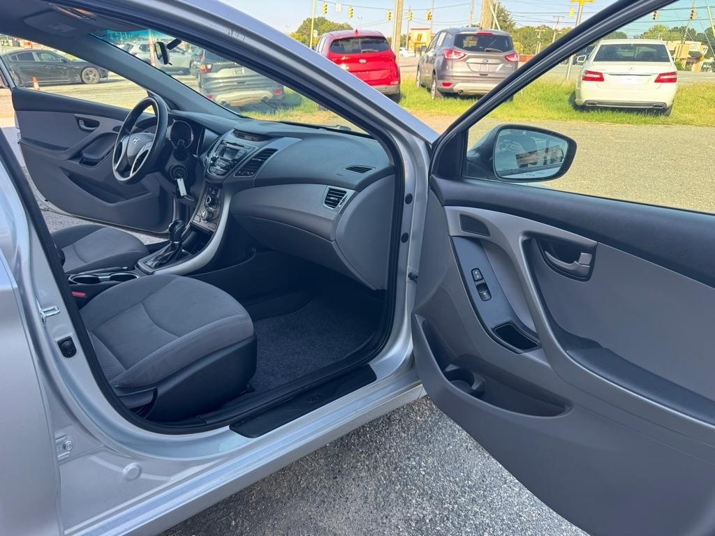 Hyundai Elantra SE 6AT 2015