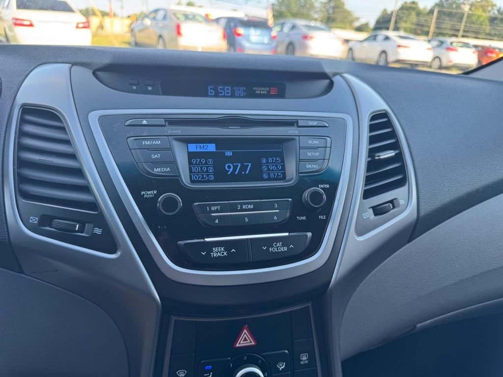 Hyundai Elantra SE 6AT 2015