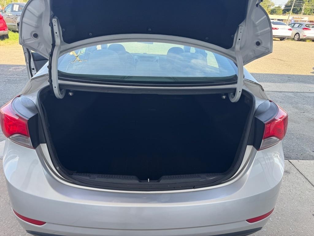 Hyundai Elantra SE 6AT 2015