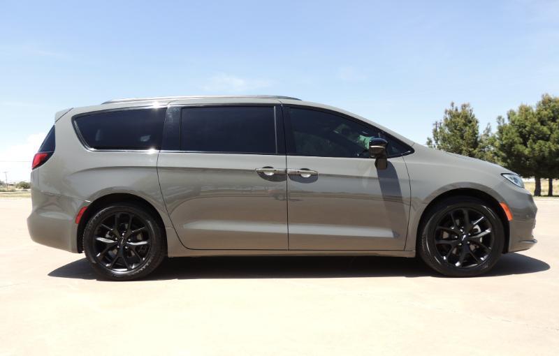 Chrysler Pacifica Limited 2025