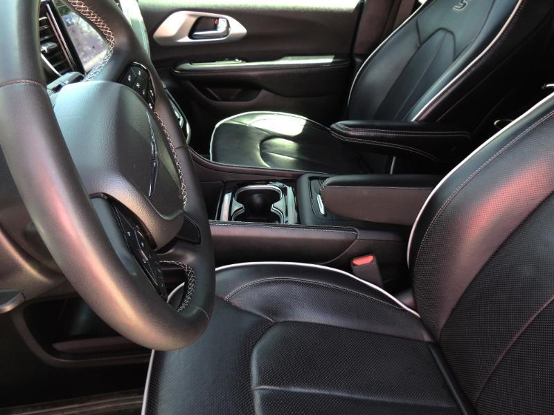 Chrysler Pacifica Limited 2025
