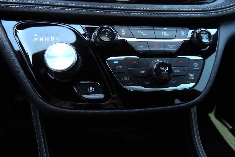 Chrysler Pacifica Limited 2025
