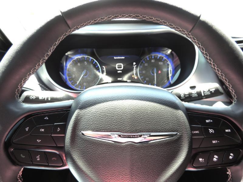 Chrysler Pacifica Limited 2025