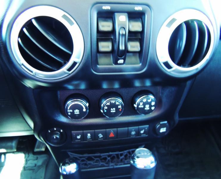 Jeep Wrangler Unlimited Sahara 4WD 2015