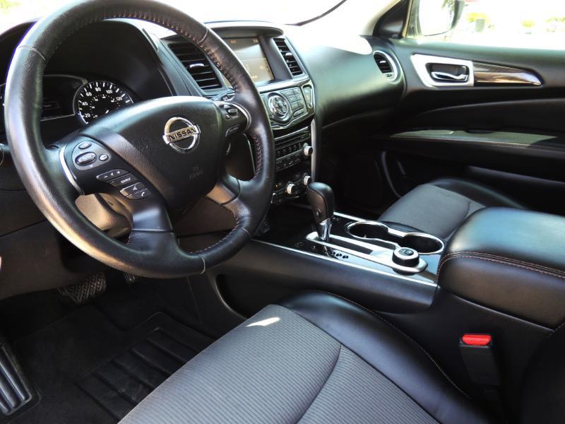 Nissan Pathfinder SV 4WD 2020