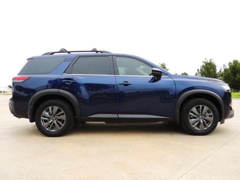 Nissan Pathfinder SV 2022