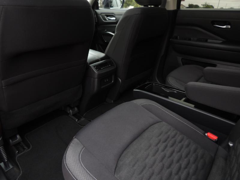Nissan Pathfinder SV 2022