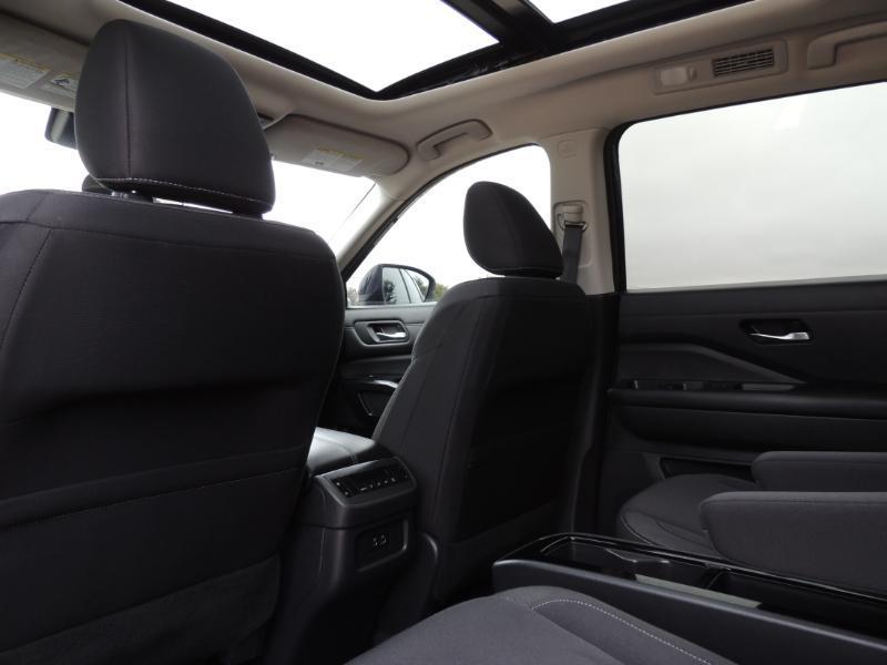 Nissan Pathfinder SV 2022