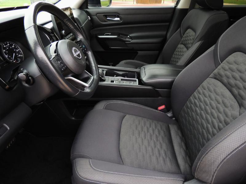 Nissan Pathfinder SV 2022