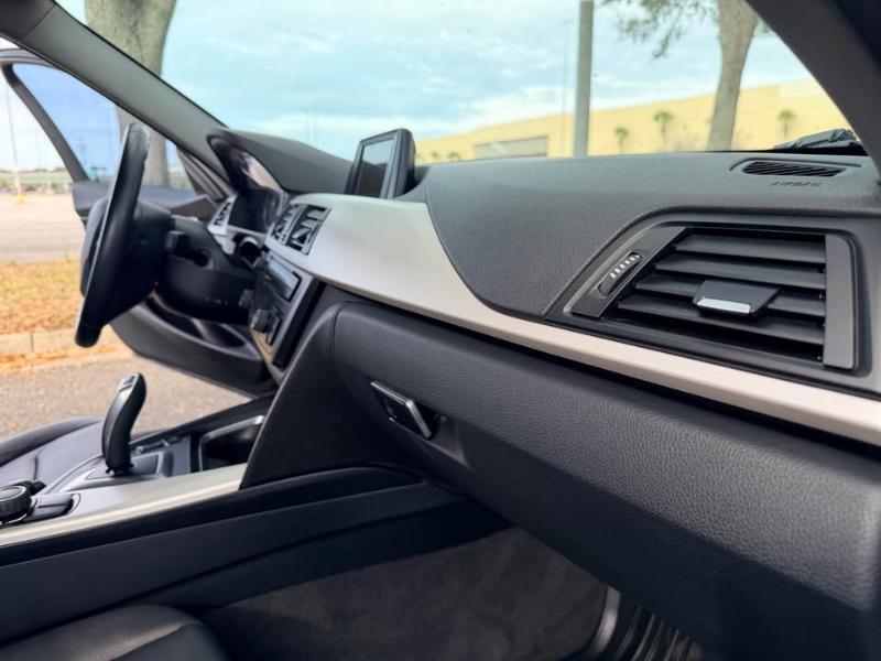 BMW 3-Series 320i 2015