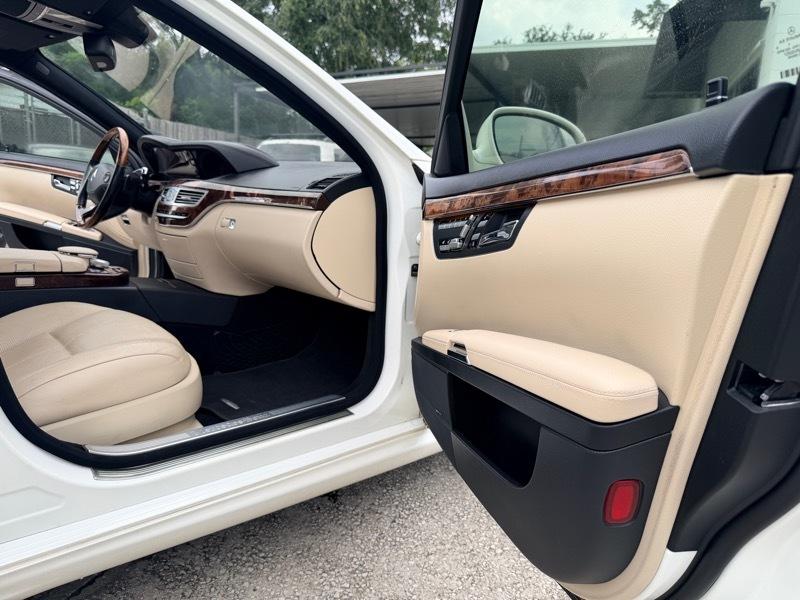 Mercedes-Benz S-Class S550 2009
