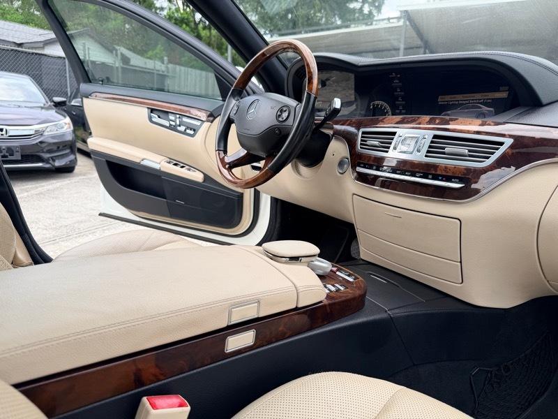 Mercedes-Benz S-Class S550 2009