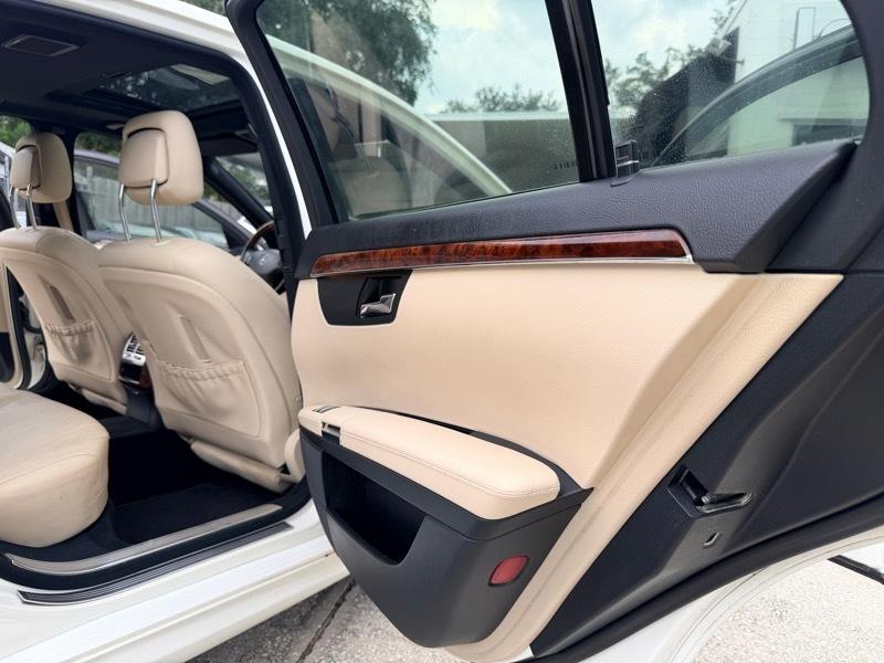 Mercedes-Benz S-Class S550 2009