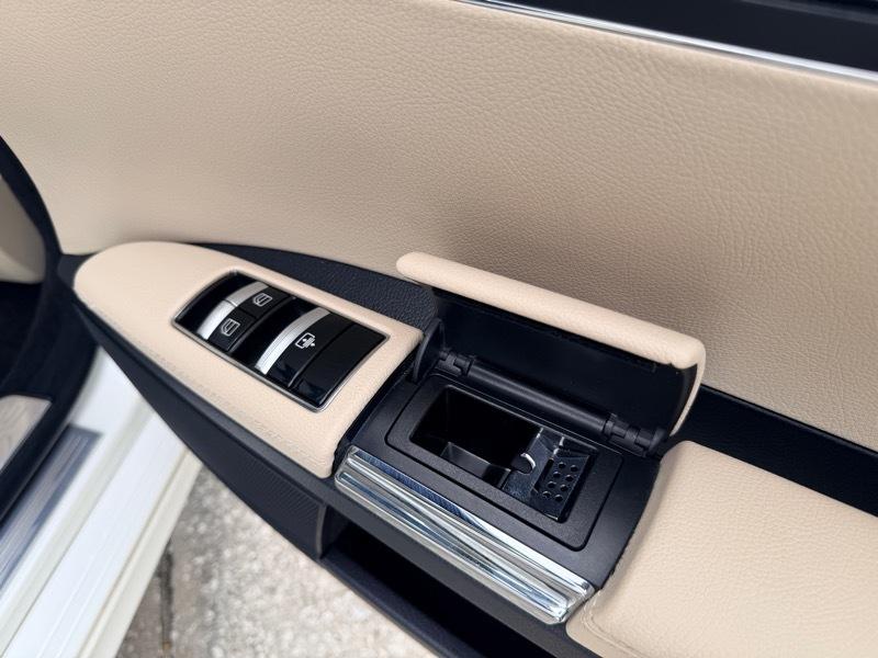 Mercedes-Benz S-Class S550 2009