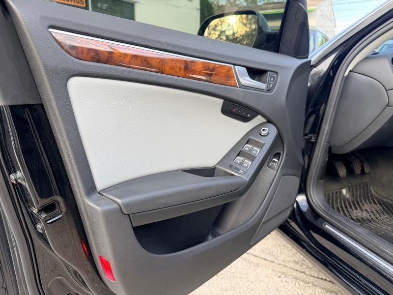 Audi A4 2.0T Premium Sedan quattro Manual 2013