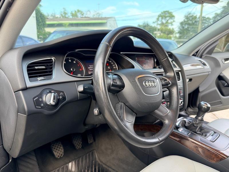 Audi A4 2.0T Premium Sedan quattro Manual 2013