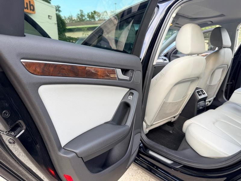 Audi A4 2.0T Premium Sedan quattro Manual 2013