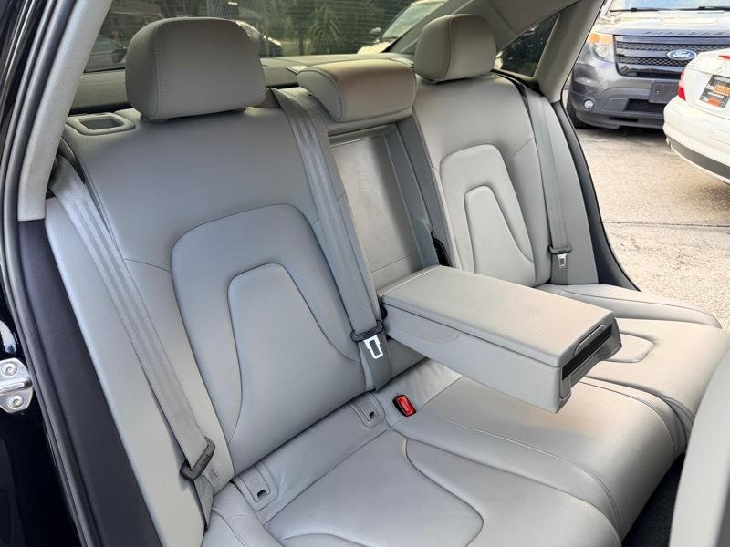 Audi A4 2.0T Premium Sedan quattro Manual 2013