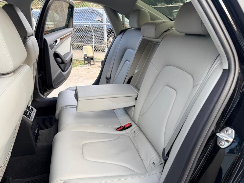 Audi A4 2.0T Premium Sedan quattro Manual 2013