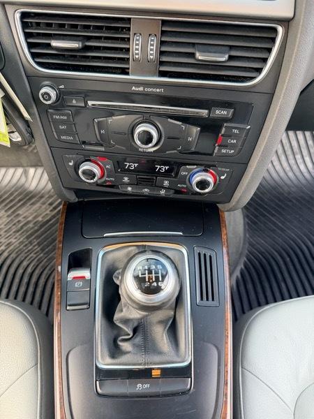 Audi A4 2.0T Premium Sedan quattro Manual 2013