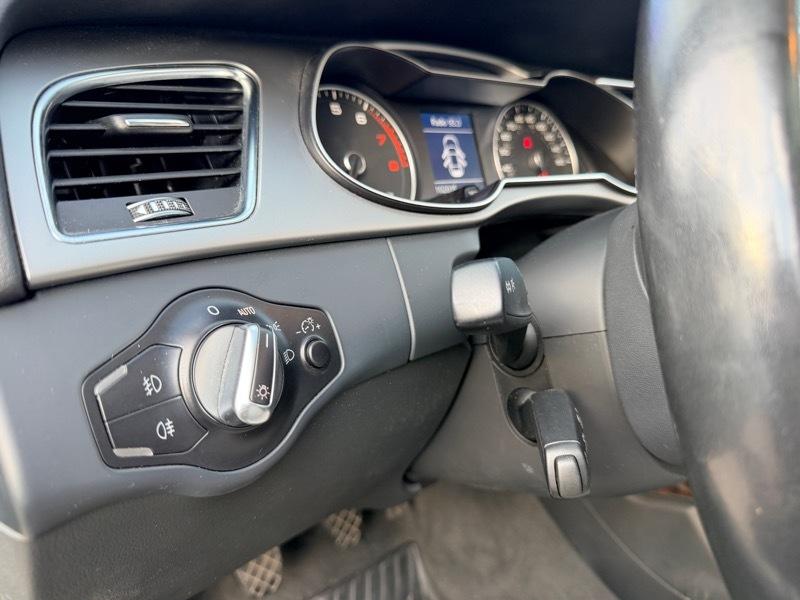 Audi A4 2.0T Premium Sedan quattro Manual 2013