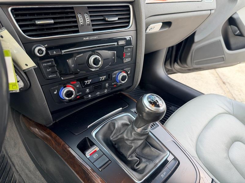 Audi A4 2.0T Premium Sedan quattro Manual 2013