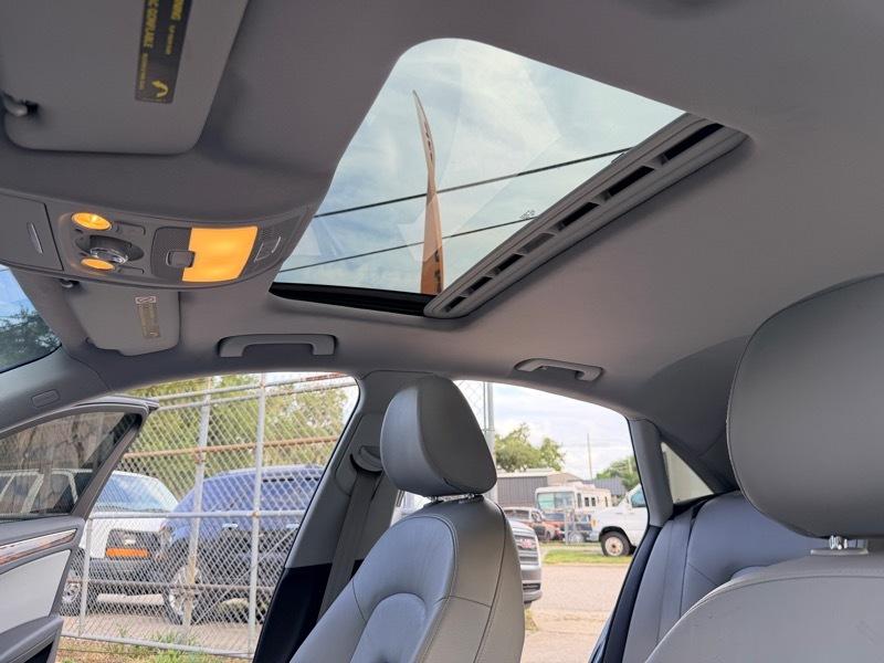 Audi A4 2.0T Premium Sedan quattro Manual 2013