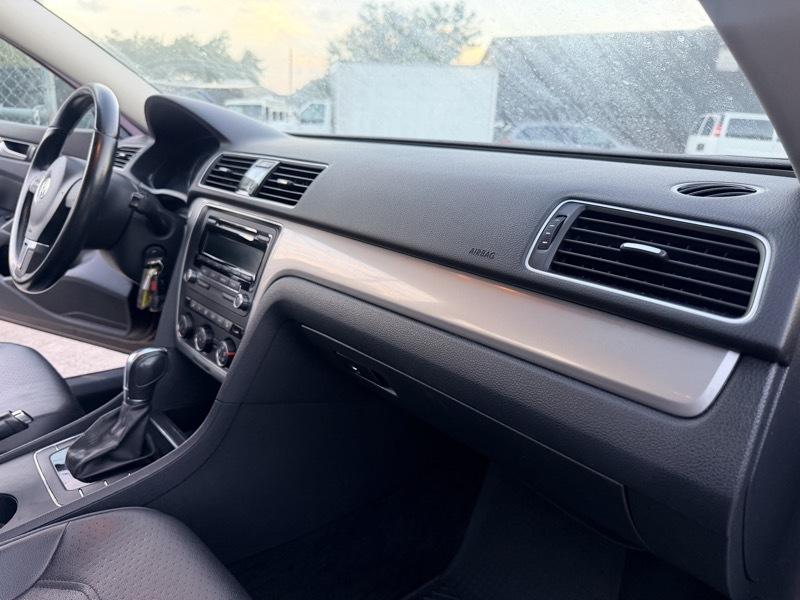 Volkswagen Passat 1.8T Wolfsburg AT 2014