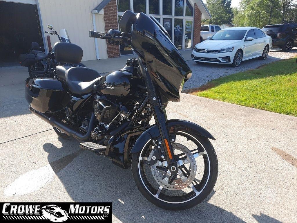 2024 Harley-Davidson Street Glide Base