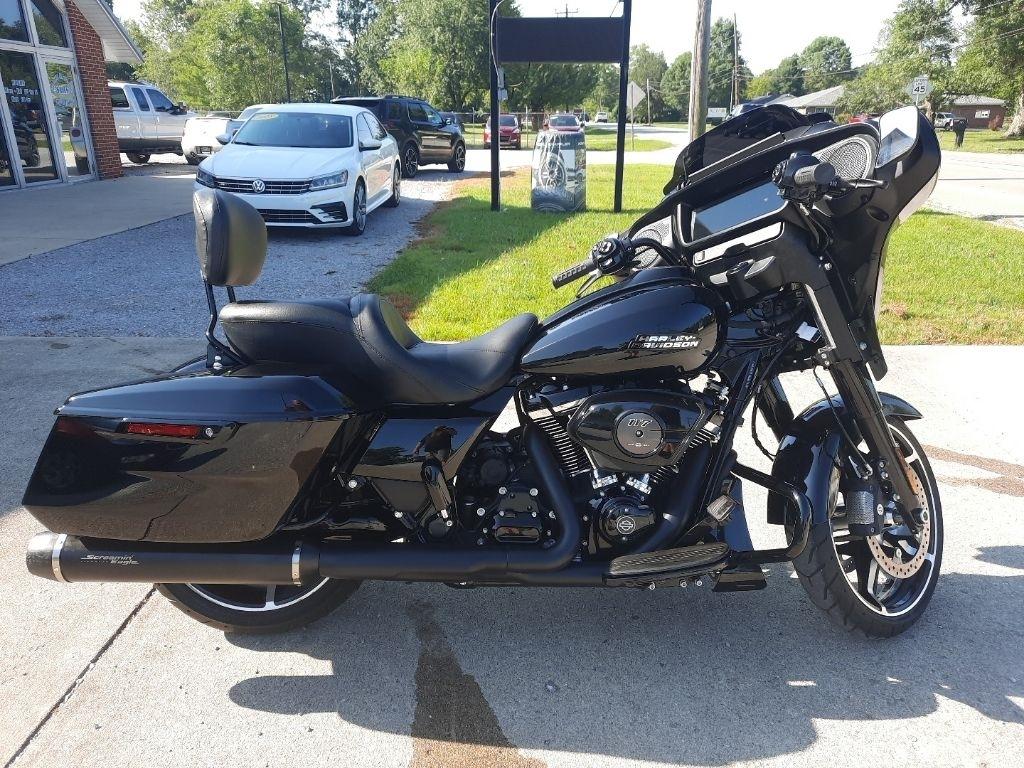 Harley-Davidson Street Glide Base 2024