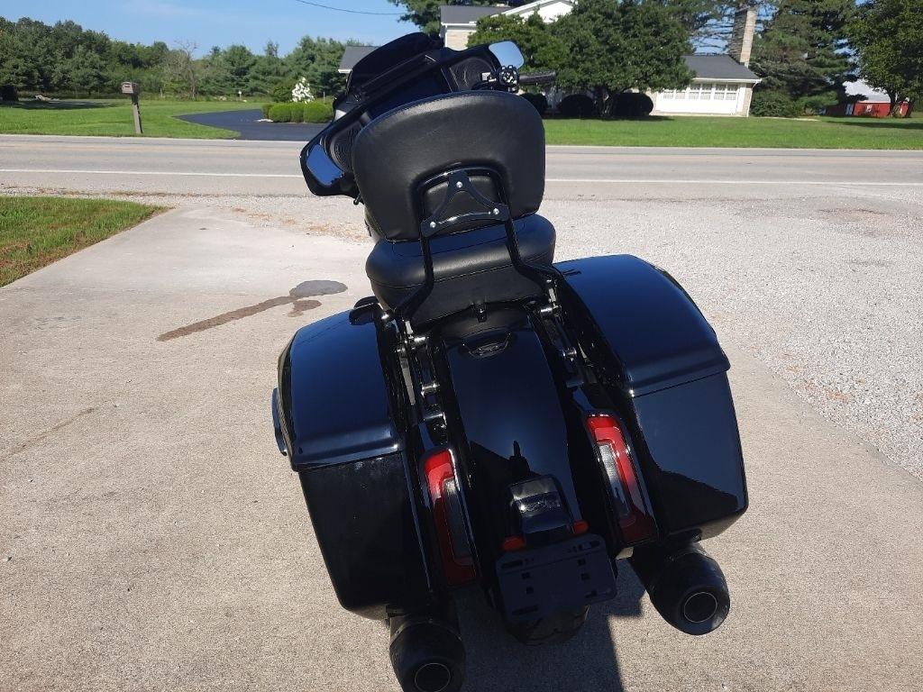 Harley-Davidson Street Glide Base 2024