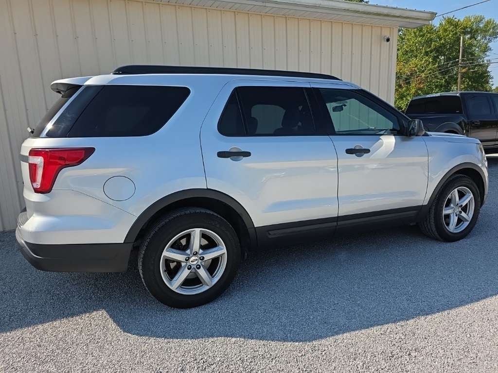 2018 Ford Explorer Base photo 3