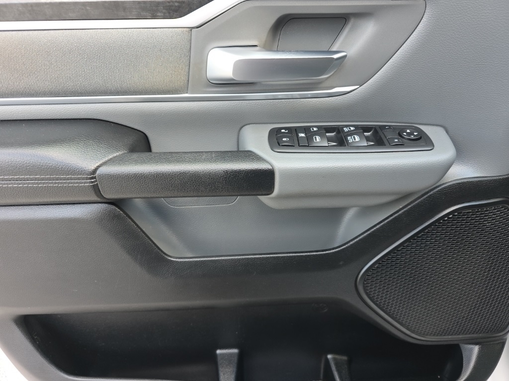 RAM 1500 Big Horn 4x4 Quad Cab 6'4" Box 2020