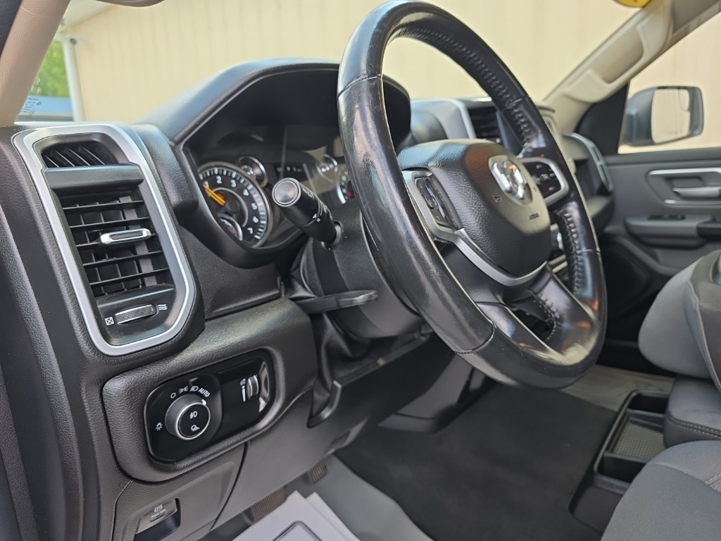 RAM 1500 Big Horn 4x4 Quad Cab 6'4" Box 2020