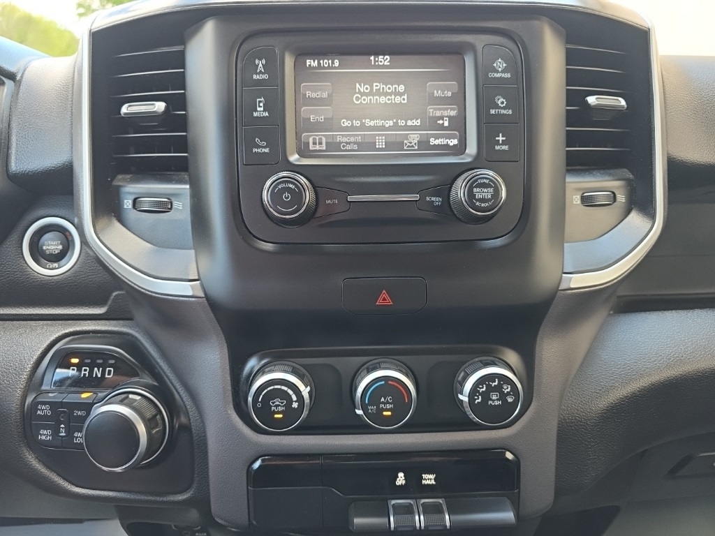 RAM 1500 Big Horn 4x4 Quad Cab 6'4" Box 2020