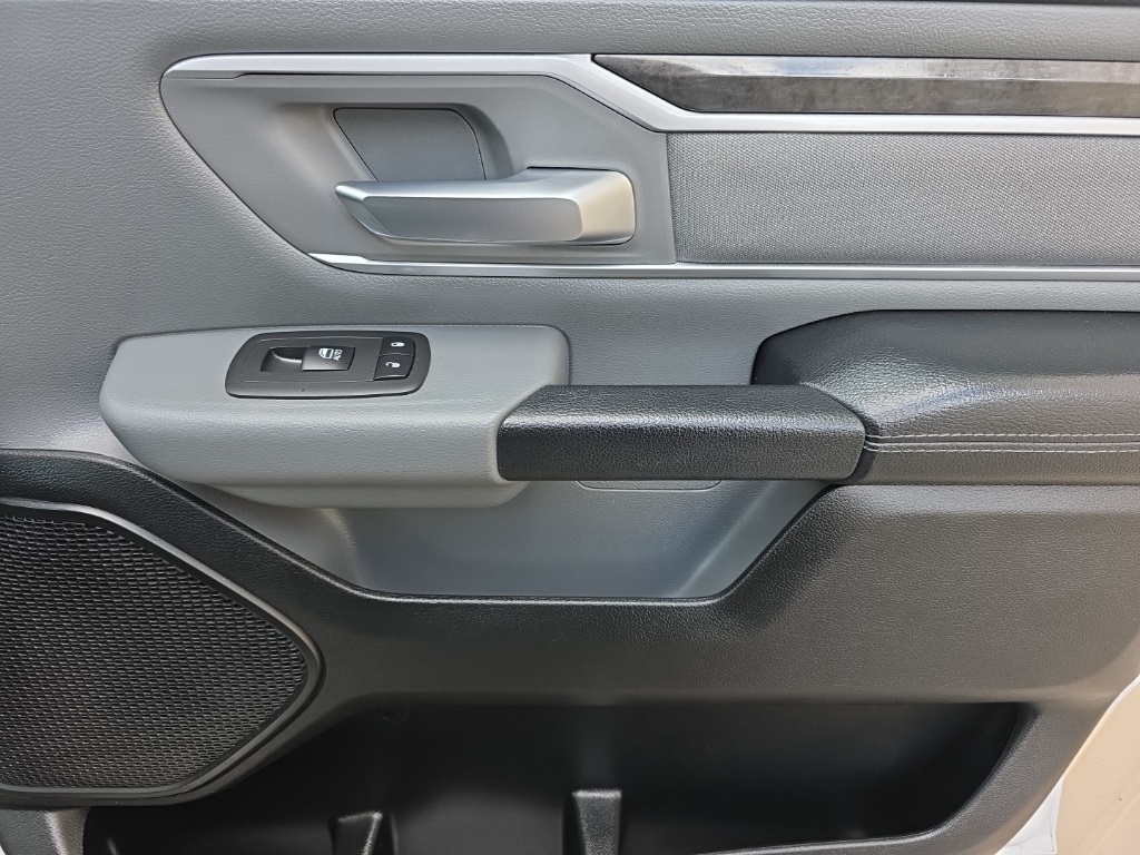 RAM 1500 Big Horn 4x4 Quad Cab 6'4" Box 2020