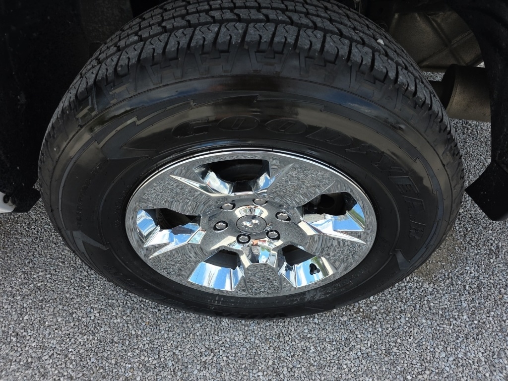 RAM 1500 Big Horn 4x4 Quad Cab 6'4" Box 2020