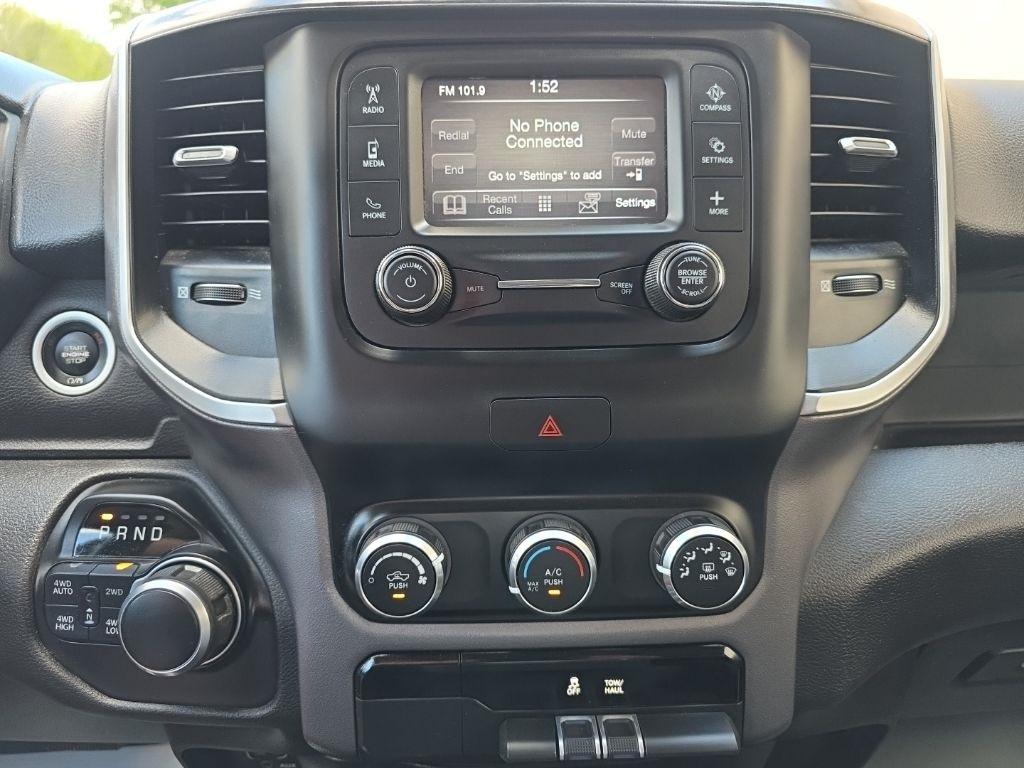 RAM 1500 Big Horn 4x4 Quad Cab 6'4" Box 2020